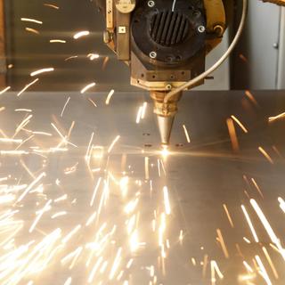 CNC-Laser bei der Arbeit